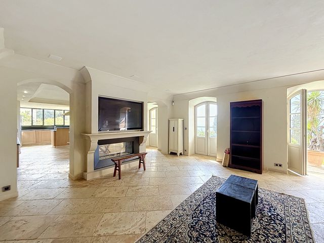 Maison &agrave; louer - 5 pi&egrave;ces - 158 m2 - Vallauris - 06 - PROVENCE-ALPES-COTE-D-AZUR
