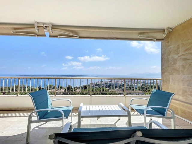 Appartement F3 &agrave; louer - 3 pi&egrave;ces - 99 m2 - Cannes - 06 - PROVENCE-ALPES-COTE-D-AZUR
