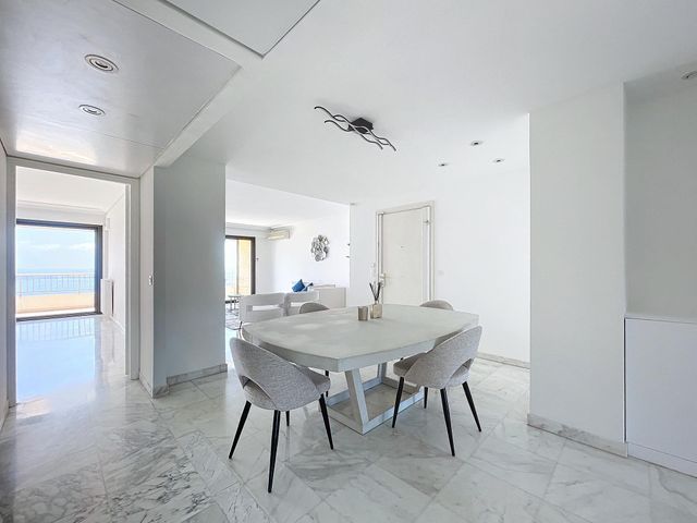 Appartement F3 &agrave; louer - 3 pi&egrave;ces - 99 m2 - Cannes - 06 - PROVENCE-ALPES-COTE-D-AZUR
