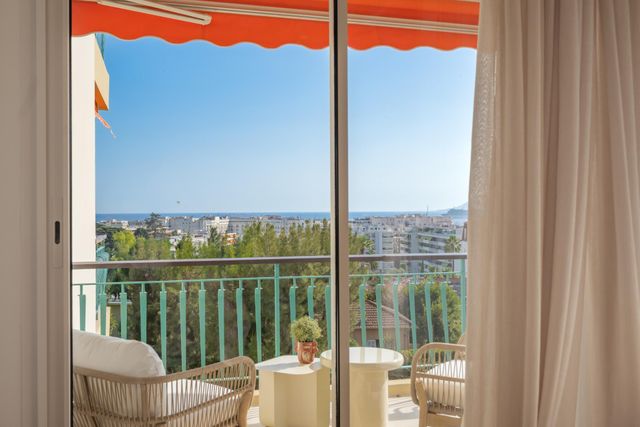 Appartement F3 &agrave; vendre - 3 pi&egrave;ces - 98 m2 - Cannes - 06 - PROVENCE-ALPES-COTE-D-AZUR