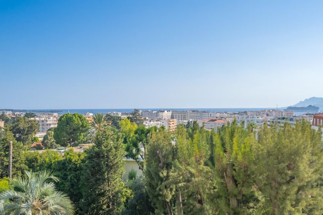 Appartement F3 &agrave; vendre - 3 pi&egrave;ces - 98 m2 - Cannes - 06 - PROVENCE-ALPES-COTE-D-AZUR