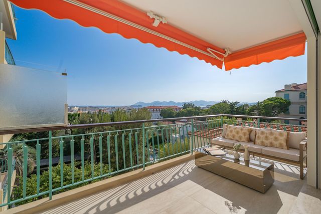 Appartement F3 &agrave; vendre - 3 pi&egrave;ces - 98 m2 - Cannes - 06 - PROVENCE-ALPES-COTE-D-AZUR