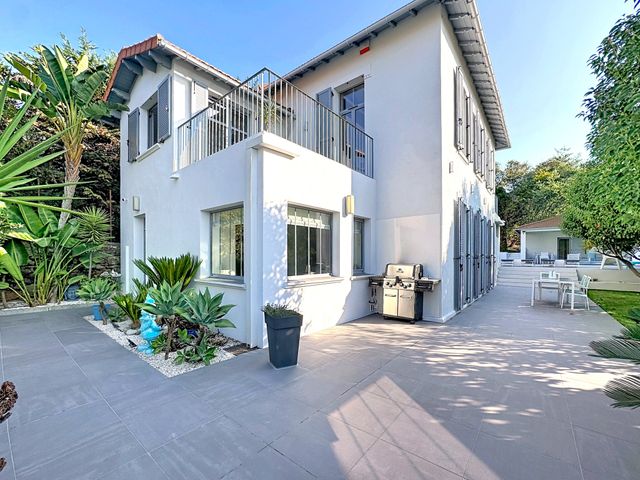 Maison &agrave; vendre - 5 pi&egrave;ces - 176 m2 - Cannes - 06 - PROVENCE-ALPES-COTE-D-AZUR