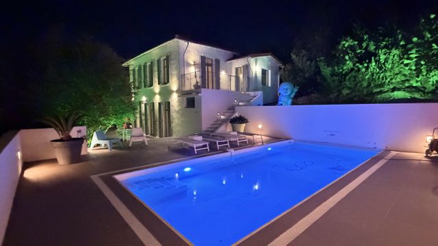 Maison &agrave; vendre - 5 pi&egrave;ces - 176 m2 - Cannes - 06 - PROVENCE-ALPES-COTE-D-AZUR