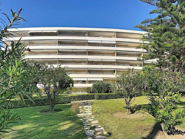 Appartement F4 &agrave; vendre - 4 pi&egrave;ces - 112 m2 - Cannes - 06 - PROVENCE-ALPES-COTE-D-AZUR