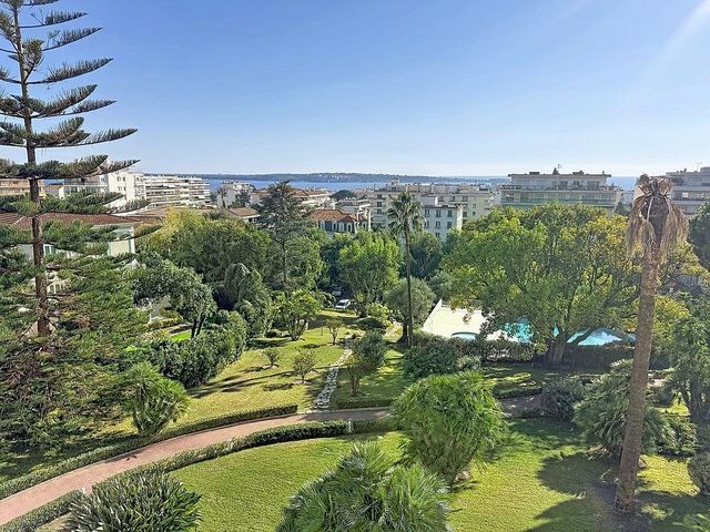 Appartement F4 &agrave; vendre - 4 pi&egrave;ces - 112 m2 - Cannes - 06 - PROVENCE-ALPES-COTE-D-AZUR