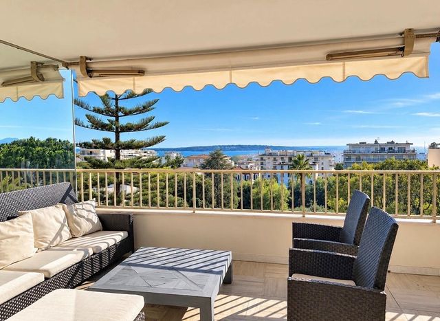 Appartement F4 &agrave; vendre - 4 pi&egrave;ces - 112 m2 - Cannes - 06 - PROVENCE-ALPES-COTE-D-AZUR