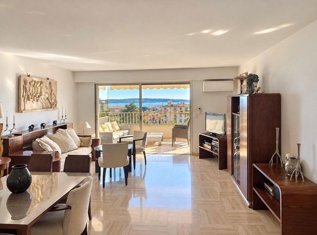 Appartement F4 &agrave; vendre - 4 pi&egrave;ces - 112 m2 - Cannes - 06 - PROVENCE-ALPES-COTE-D-AZUR