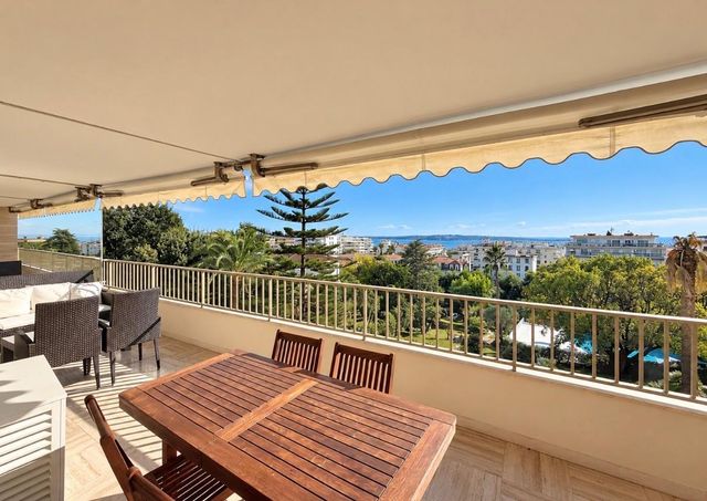 Appartement F4 &agrave; vendre - 4 pi&egrave;ces - 112 m2 - Cannes - 06 - PROVENCE-ALPES-COTE-D-AZUR