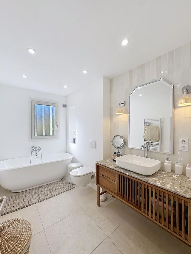 Maison &agrave; vendre - 6 pi&egrave;ces - 140,42 m2 - Vallauris - 06 - PROVENCE-ALPES-COTE-D-AZUR