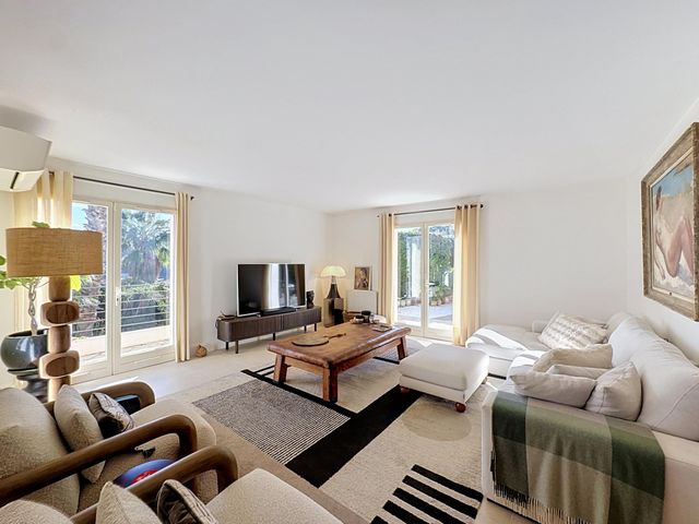 Maison &agrave; vendre - 6 pi&egrave;ces - 140,42 m2 - Vallauris - 06 - PROVENCE-ALPES-COTE-D-AZUR