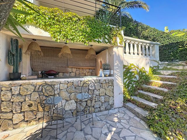 Maison &agrave; vendre - 6 pi&egrave;ces - 140,42 m2 - Vallauris - 06 - PROVENCE-ALPES-COTE-D-AZUR