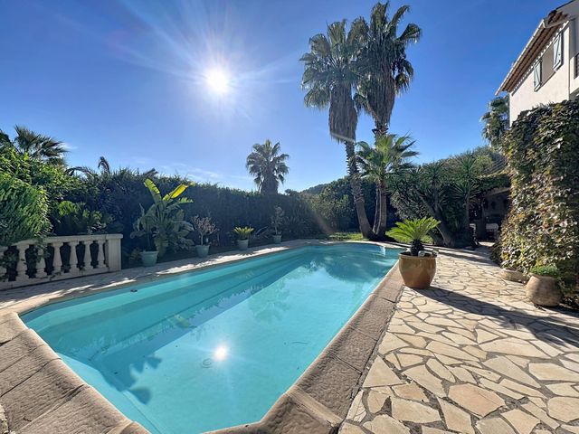 Maison &agrave; vendre - 6 pi&egrave;ces - 140,42 m2 - Vallauris - 06 - PROVENCE-ALPES-COTE-D-AZUR