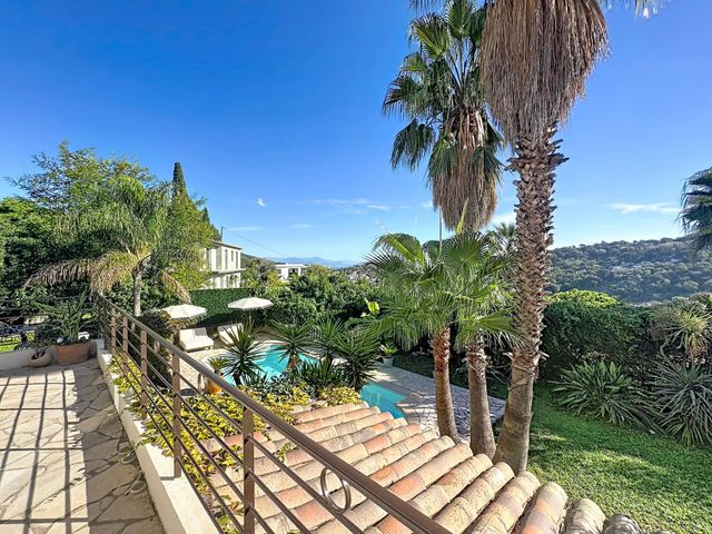 Maison &agrave; vendre - 6 pi&egrave;ces - 140,42 m2 - Vallauris - 06 - PROVENCE-ALPES-COTE-D-AZUR