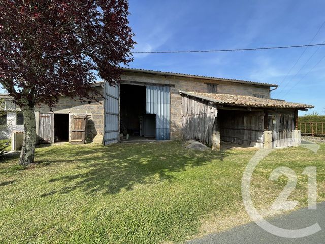 Maison à vendre - 7 pièces - 131 m2 - St Martin De Coux - 17 - POITOU-CHARENTES