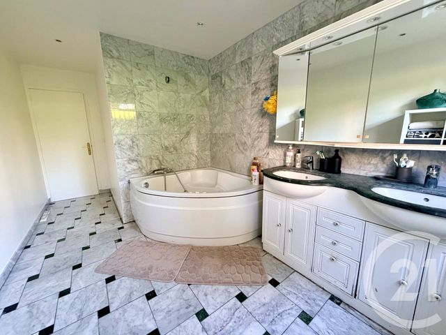 Appartement Duplex &agrave; vendre - 6 pi&egrave;ces - 145,03 m2 - Lagny Sur Marne - 77 - ILE-DE-FRANCE