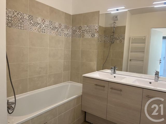 Appartement F3 &agrave; louer - 3 pi&egrave;ces - 60,40 m2 - Serris - 77 - ILE-DE-FRANCE