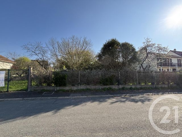 terrain - MENNECY - 91