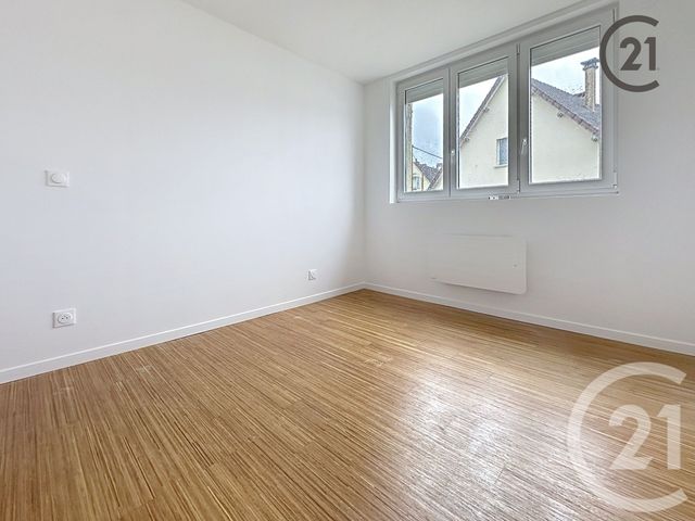 Maison &agrave; louer - 3 pi&egrave;ces - 78 m2 - Pont Sur Yonne - 89 - BOURGOGNE