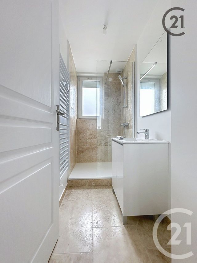 Maison &agrave; louer - 3 pi&egrave;ces - 78 m2 - Pont Sur Yonne - 89 - BOURGOGNE