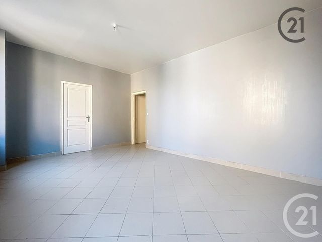 Appartement F1 à louer - 1 pièce - 37 m2 - Villeneuve Sur Yonne - 89 - BOURGOGNE