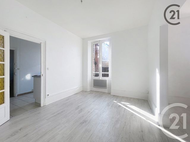 Appartement F2 &agrave; louer - 2 pi&egrave;ces - 53 m2 - Villeneuve Sur Yonne - 89 - BOURGOGNE