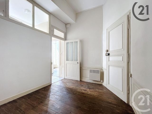 Appartement F1 bis &agrave; louer - 2 pi&egrave;ces - 36 m2 - Sens - 89 - BOURGOGNE