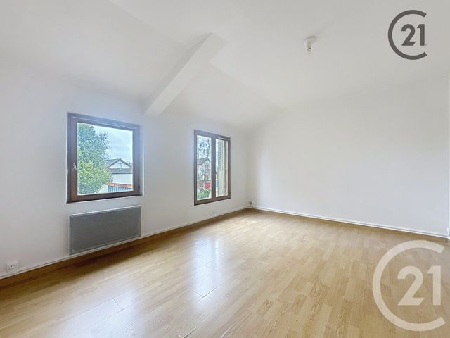 Appartement F3 &agrave; louer - 3 pi&egrave;ces - 65 m2 - Villeneuve Sur Yonne - 89 - BOURGOGNE