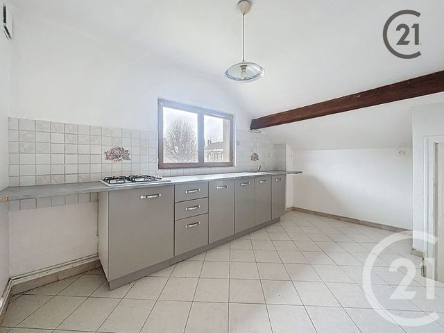 Appartement F3 &agrave; louer - 3 pi&egrave;ces - 65 m2 - Villeneuve Sur Yonne - 89 - BOURGOGNE