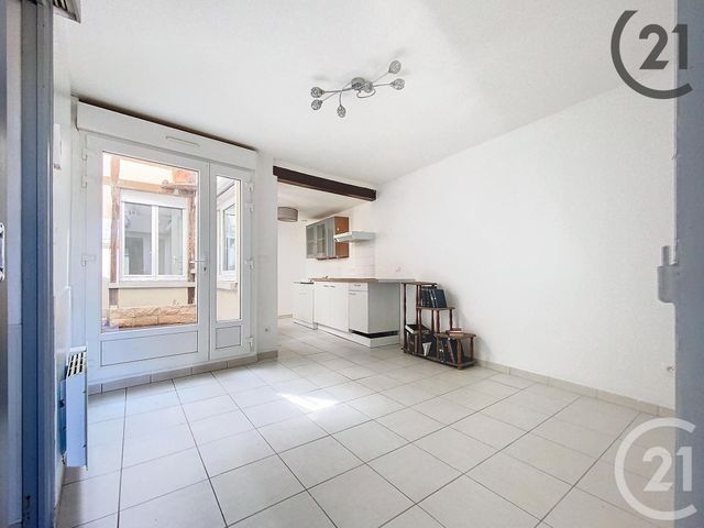 Appartement F3 &agrave; louer - 3 pi&egrave;ces - 45 m2 - Sens - 89 - BOURGOGNE