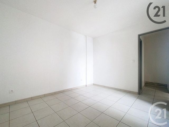 Appartement F3 &agrave; louer - 3 pi&egrave;ces - 45 m2 - Sens - 89 - BOURGOGNE