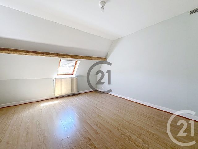 Appartement à louer ST JULIEN DU SAULT