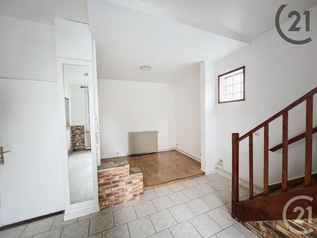 Appartement F3 &agrave; louer - 3 pi&egrave;ces - 76,10 m2 - Villeneuve Sur Yonne - 89 - BOURGOGNE