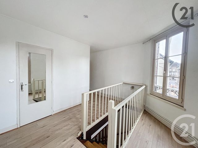 Appartement F3 &agrave; louer - 3 pi&egrave;ces - 76,10 m2 - Villeneuve Sur Yonne - 89 - BOURGOGNE