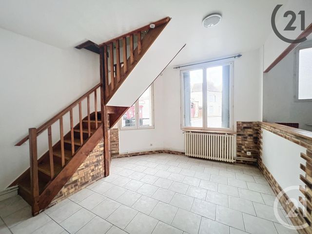 Appartement F3 &agrave; louer - 3 pi&egrave;ces - 76,10 m2 - Villeneuve Sur Yonne - 89 - BOURGOGNE