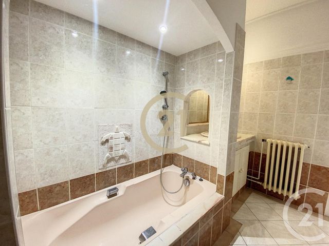 Appartement F3 &agrave; louer - 3 pi&egrave;ces - 76,10 m2 - Villeneuve Sur Yonne - 89 - BOURGOGNE