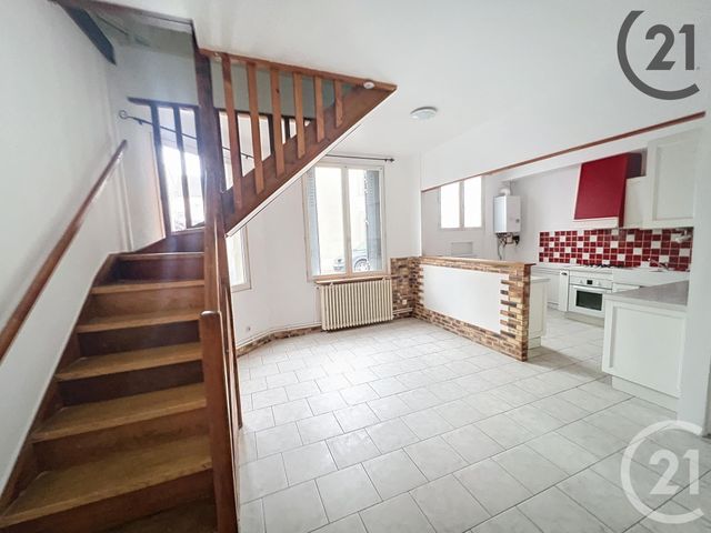 Appartement F3 &agrave; louer - 3 pi&egrave;ces - 76,10 m2 - Villeneuve Sur Yonne - 89 - BOURGOGNE