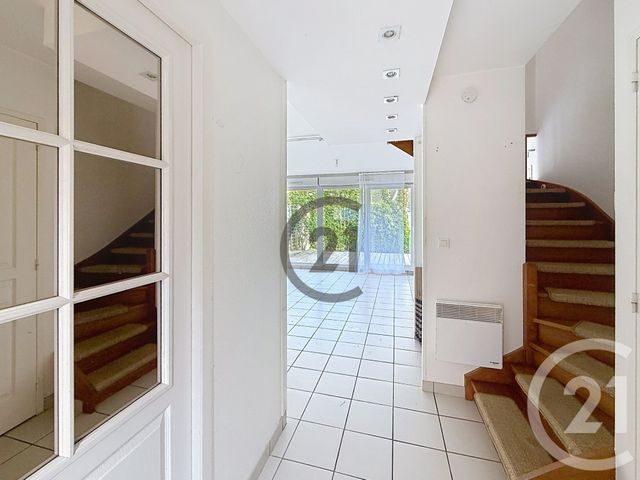 Maison &agrave; louer - 4 pi&egrave;ces - 110 m2 - Sens - 89 - BOURGOGNE