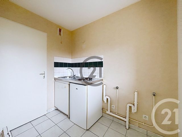 Appartement F2 &agrave; louer - 2 pi&egrave;ces - 47 m2 - Villeneuve Sur Yonne - 89 - BOURGOGNE