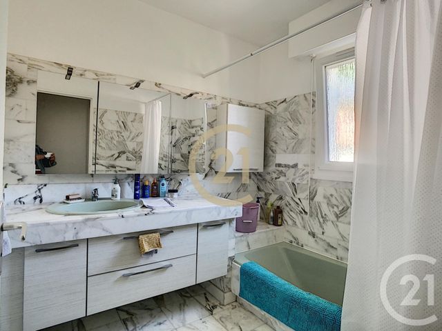 Appartement F4 &agrave; louer - 4 pi&egrave;ces - 124 m2 - Sens - 89 - BOURGOGNE