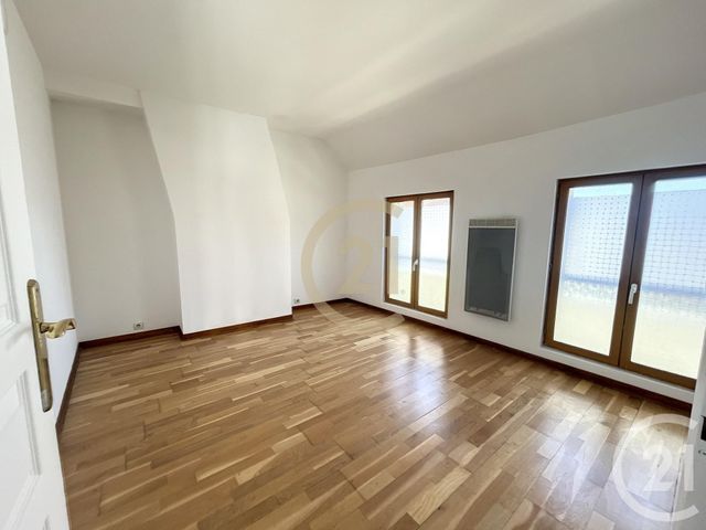 Appartement F2 &agrave; louer - 2 pi&egrave;ces - 67,50 m2 - Villeneuve Sur Yonne - 89 - BOURGOGNE