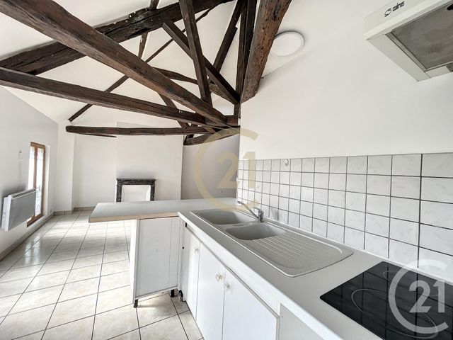Appartement F2 &agrave; louer - 2 pi&egrave;ces - 67,50 m2 - Villeneuve Sur Yonne - 89 - BOURGOGNE
