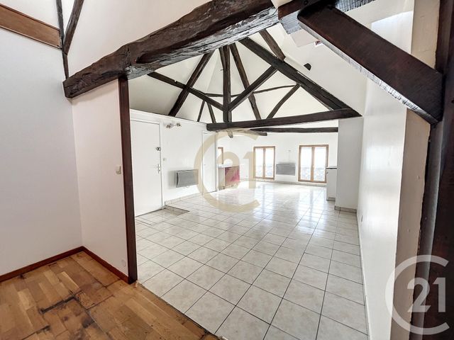 Appartement F2 &agrave; louer - 2 pi&egrave;ces - 67,50 m2 - Villeneuve Sur Yonne - 89 - BOURGOGNE