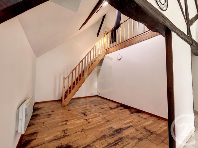 Appartement F2 &agrave; louer - 2 pi&egrave;ces - 67,50 m2 - Villeneuve Sur Yonne - 89 - BOURGOGNE