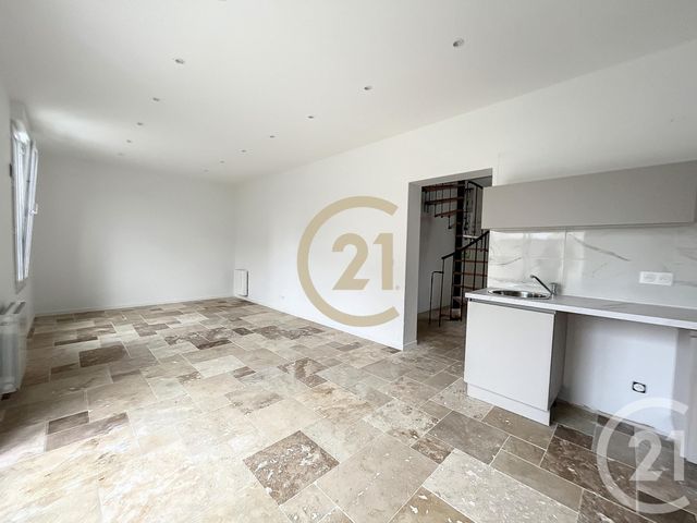 Maison &agrave; louer - 3 pi&egrave;ces - 69 m2 - Sens - 89 - BOURGOGNE