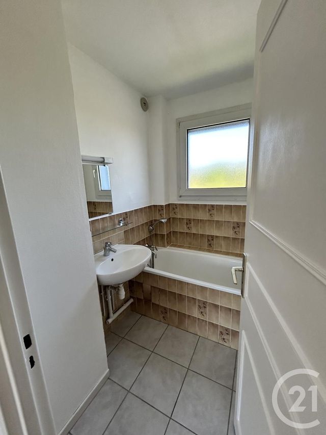 Appartement &agrave; louer - 3 pi&egrave;ces - 47,16 m2 - Maizieres Les Metz - 57 - LORRAINE