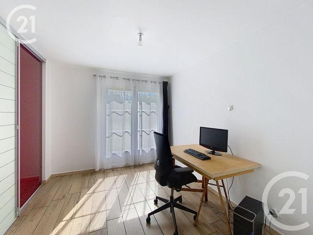 Maison &agrave; louer - 7 pi&egrave;ces - 210,18 m2 - Isneauville - 76 - HAUTE-NORMANDIE