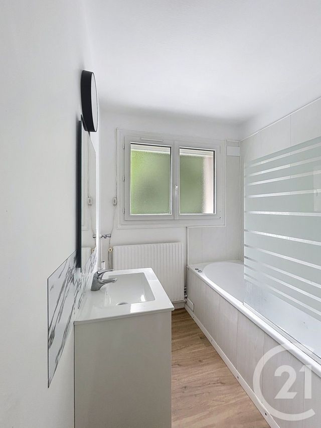 Appartement T3 &agrave; louer - 3 pi&egrave;ces - 62,68 m2 - Petit Couronne - 76 - HAUTE-NORMANDIE