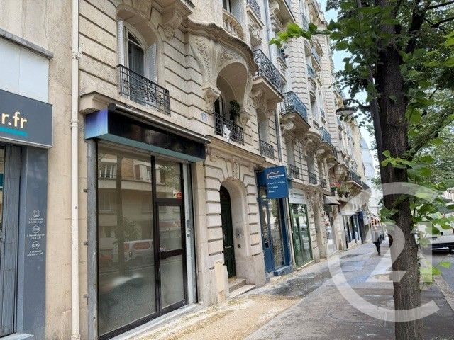 Local commercial à louer - 50.35 m2 - 75 - Paris