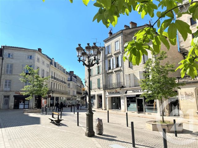 Appartement F4 à louer - 4 pièces - 85,56 m2 - Perigueux - 24 - AQUITAINE